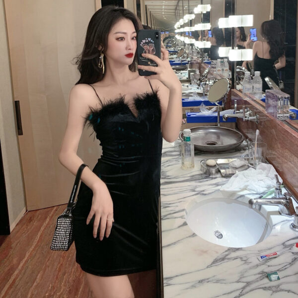 Strapless black hip-hugging short skirt