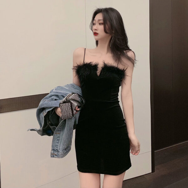 Strapless black hip-hugging short skirt