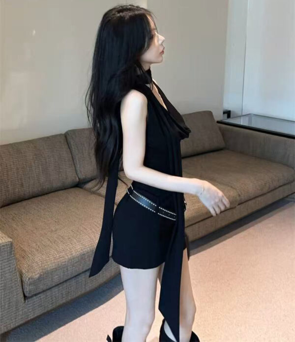 American-style streamlined sleeveless black skirt that hugs the hips