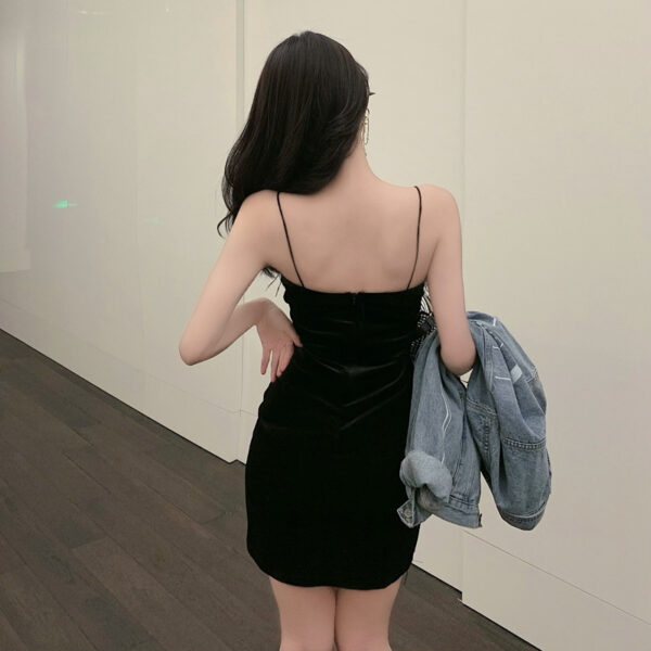 Strapless black hip-hugging short skirt